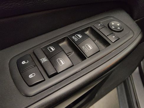 Used 2019 Jeep Cherokee Trailhawk w/ Cold Weather Group AWD/4WD image 27