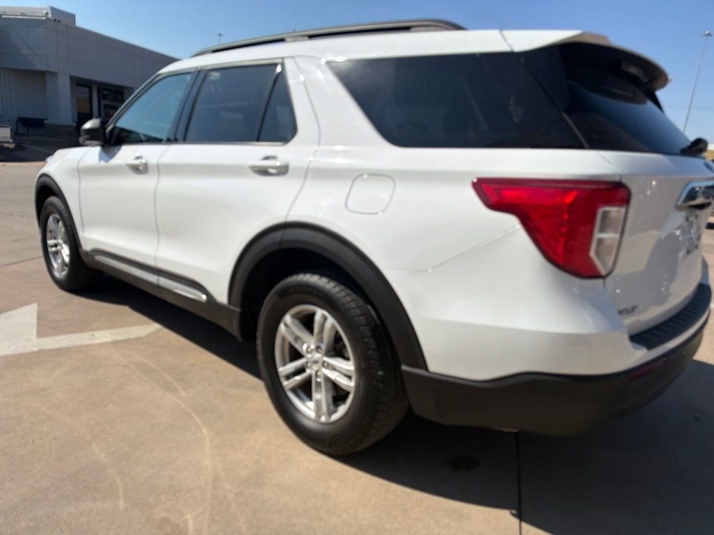 Used 2023 Ford Explorer XLT AWD/4WD image 5