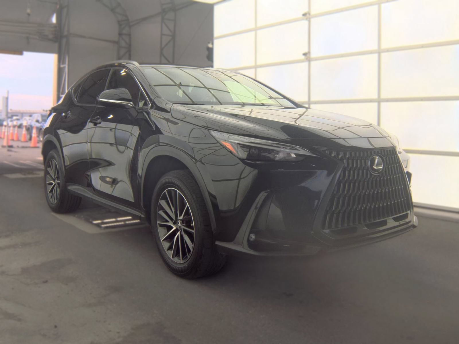 Used 2023 Lexus NX 250 FWD w/ Towing Package (2000 Lbs) image 4