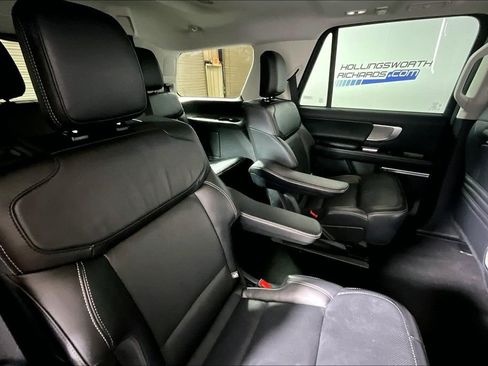 Used 2025 Ford Expedition Platinum AWD/4WD image 22
