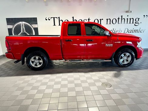 Used 2018 RAM 1500 Express AWD/4WD image 3