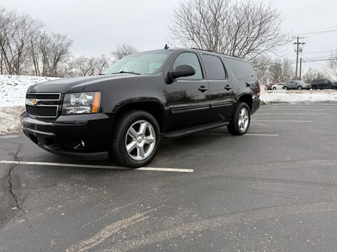 Used 2011 Chevrolet Suburban LT w/ Luxury Package image 19