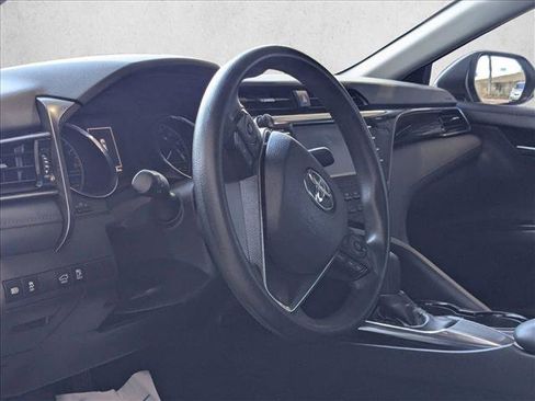 Used 2019 Toyota Camry LE image 2
