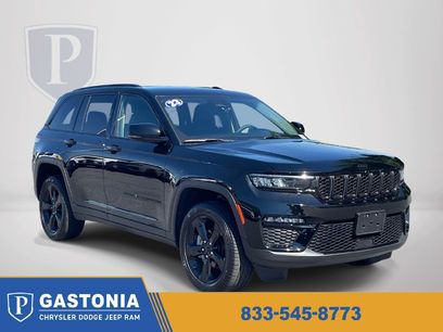 Used 2023 Jeep Grand Cherokee Limited w/ Black Appearance Package
