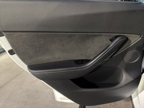 Used 2020 Tesla Model Y Long Range image 17