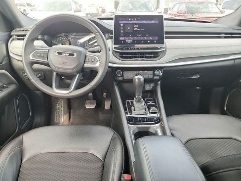 Used 2024 Jeep Compass Latitude AWD/4WD image 10
