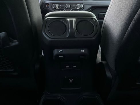 Used 2025 Jeep Wrangler Unlimited Rubicon image 12