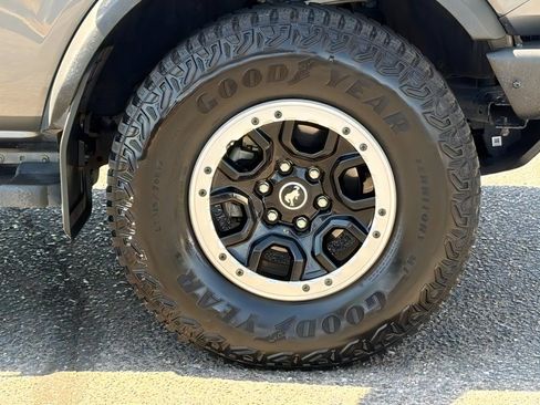 Used 2022 Ford Bronco Outer Banks w/ Sasquatch Package AWD/4WD image 9