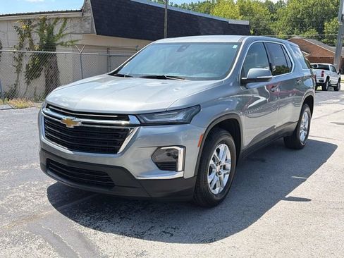 Used 2023 Chevrolet Traverse LS w/ Safety Package FWD image 7