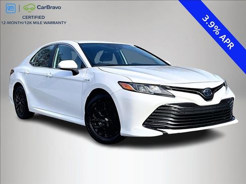 Used 2020 Toyota Camry LE image 1