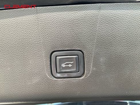 Used 2023 Chevrolet Traverse High Country image 30