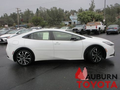 Certified 2024 Toyota Prius Prime image 3