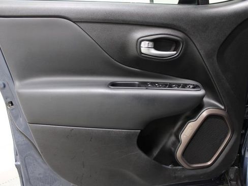 Used 2023 Jeep Renegade Latitude image 14