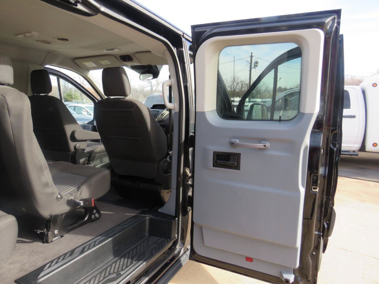 Used 2018 Ford Transit 150 130 Low Roof Wagon RWD image 22
