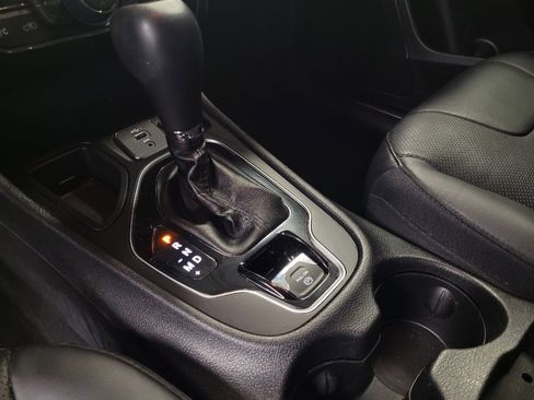 Used 2019 Jeep Cherokee Limited image 26