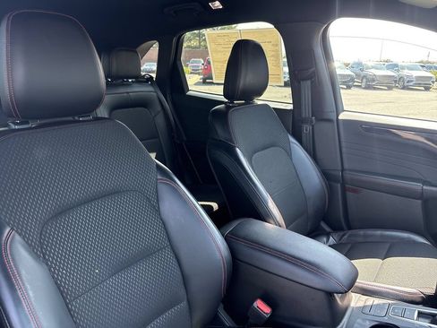 Used 2025 Ford Escape ST-Line AWD/4WD image 29