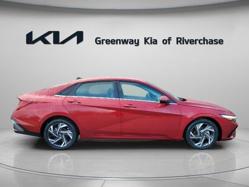 Used 2025 Hyundai Elantra Limited image 7