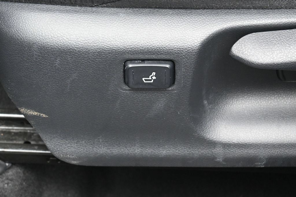 Certified 2018 Toyota C-HR XLE FWD image 10