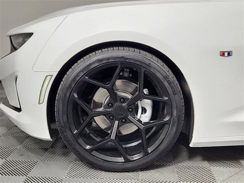 Used 2021 Chevrolet Camaro LT w/ Technology Package image 16