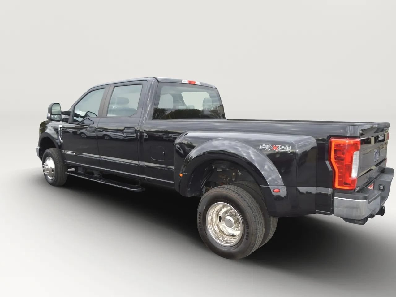 Used 2019 Ford F350 XL w/ Power Equipment Group AWD/4WD image 4