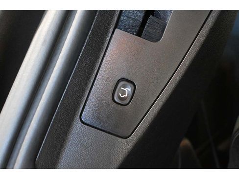 Used 2019 Dodge Grand Caravan SXT w/ Blacktop Package FWD image 26