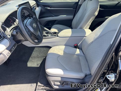 Used 2023 Toyota Camry XSE image 11