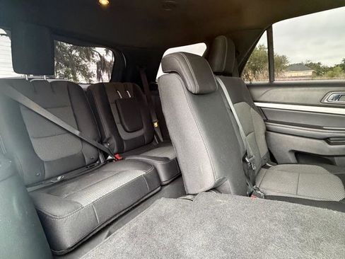Used 2018 Ford Explorer XLT FWD image 18