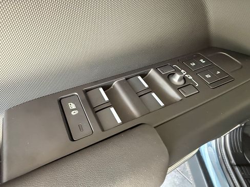 Used 2025 Land Rover Defender 110 S AWD/4WD image 12