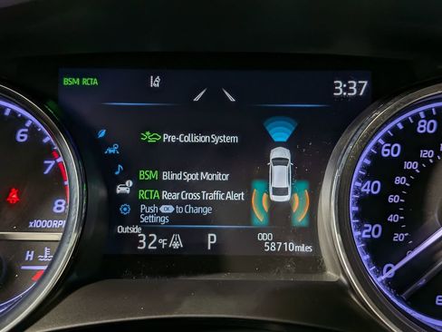 Used 2020 Toyota Camry XLE image 32