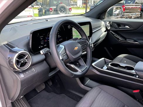 Used 2025 Chevrolet Equinox LT AWD/4WD image 8