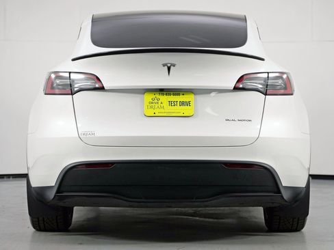 Used 2024 Tesla Model Y Long Range image 11