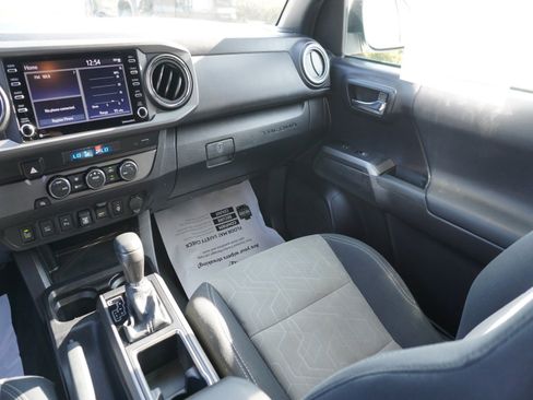 Used 2021 Toyota Tacoma TRD Off-Road image 15