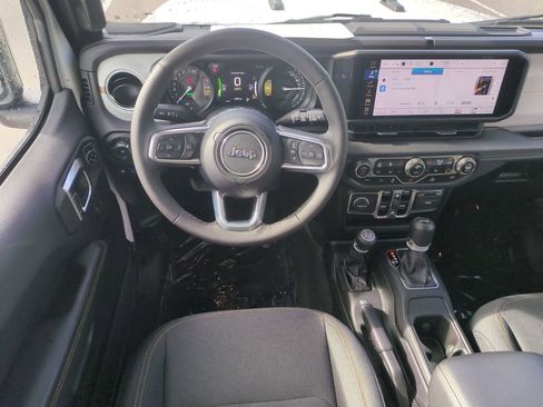 Used 2025 Jeep Wrangler Unlimited Sahara AWD/4WD image 17