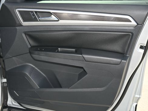 Used 2019 Volkswagen Atlas SE FWD image 17