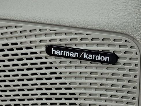 Used 2018 Chrysler Pacifica Limited image 26