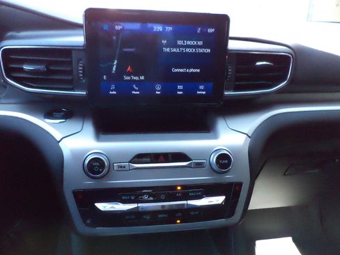 Used 2022 Ford Explorer XLT w/ Equipment Group 202A image 12