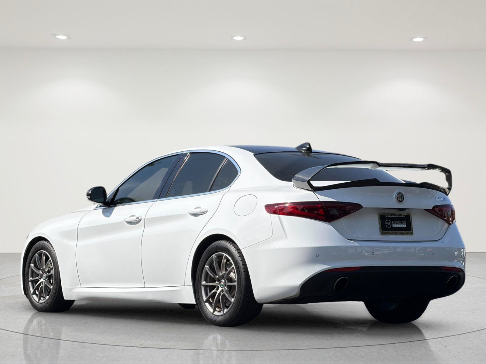 Used 2017 Alfa Romeo Giulia RWD image 3