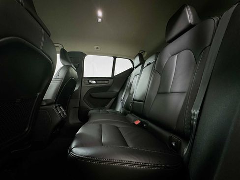 Used 2023 Volvo XC40 B4 Core w/ Convenience Package image 22