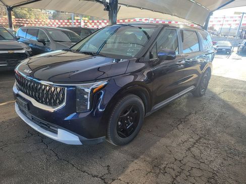 Used 2025 Kia Carnival image 4