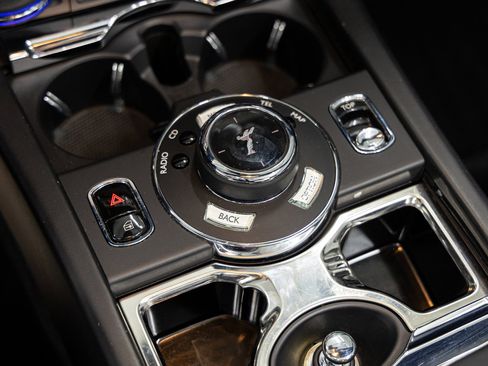 Used 2017 Rolls-Royce Dawn RWD image 31