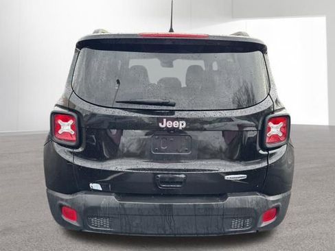 Used 2020 Jeep Renegade Latitude w/ Cold Weather Group image 5