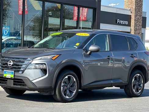 Used 2024 Nissan Rogue SV image 10