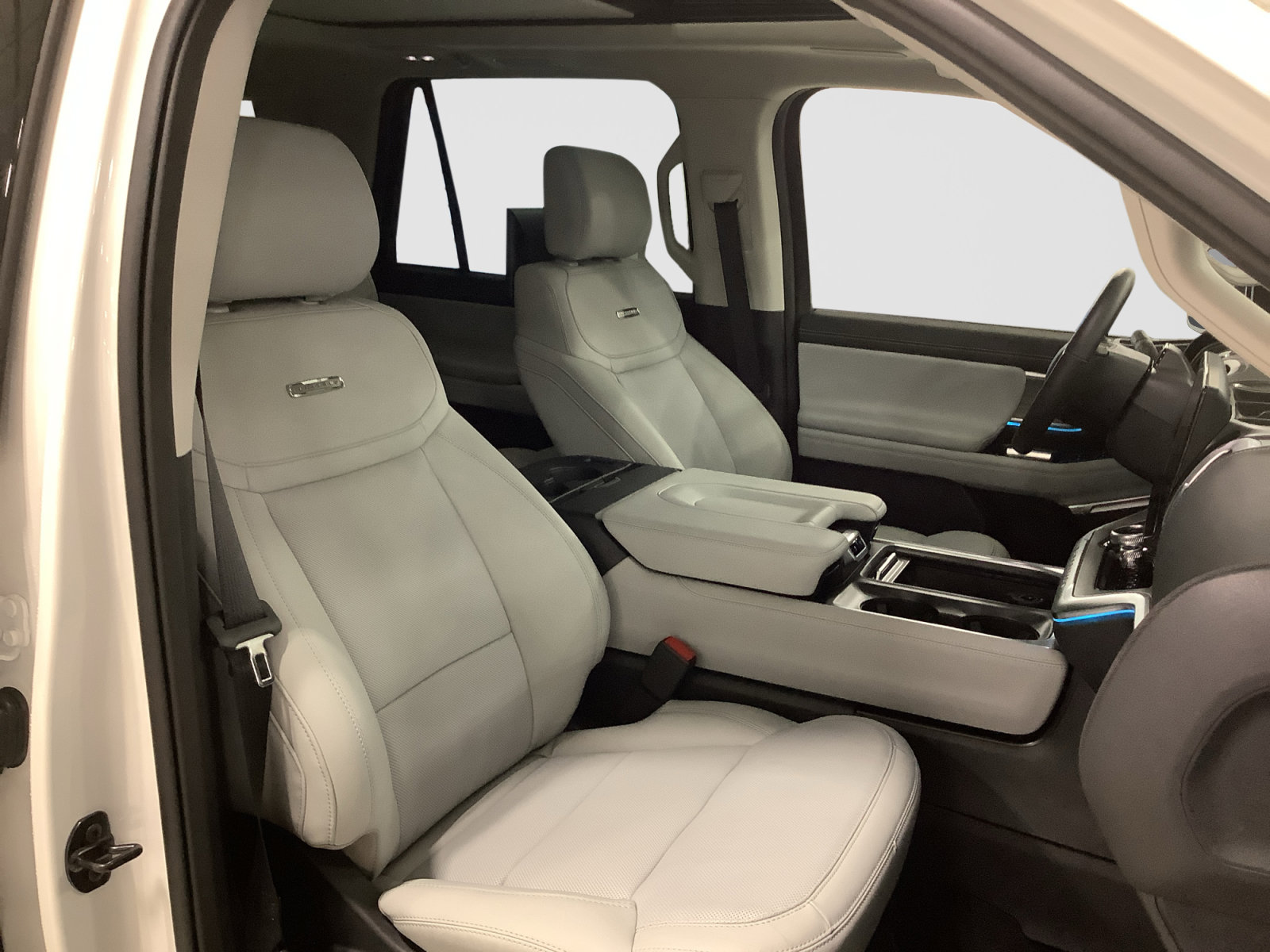 Used 2027 Ford Expedition Platinum w/ Driver's Package RWD image 24