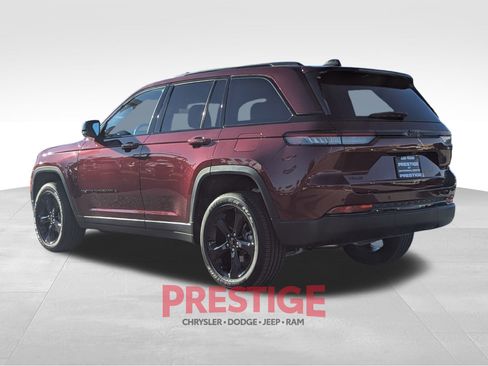 New 2025 Jeep Grand Cherokee 4WD image 9