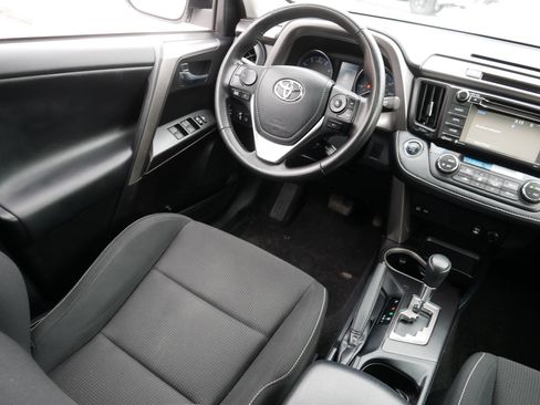 Used 2018 Toyota RAV4 XLE image 9