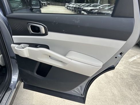Used 2025 Kia Sorento S w/ Panoramic Sunroof Package FWD image 19