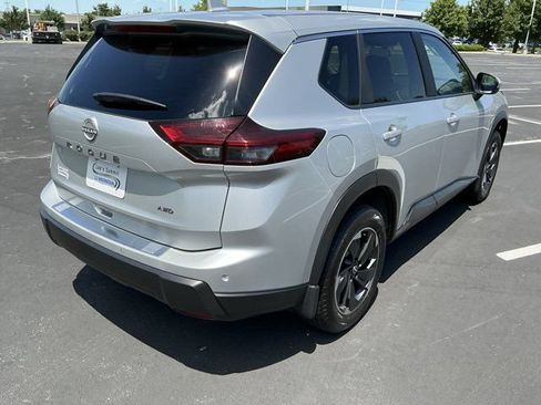Used 2025 Nissan Rogue SV AWD/4WD image 4