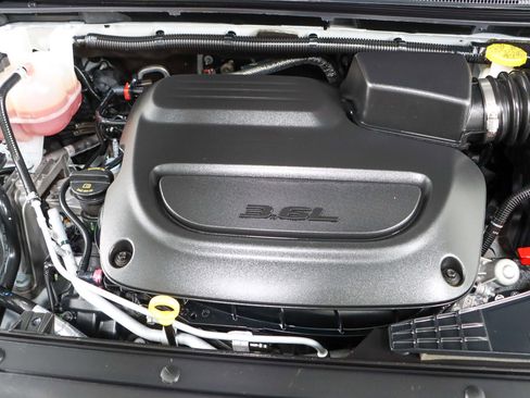 Used 2023 Chrysler Pacifica Touring-L FWD image 31