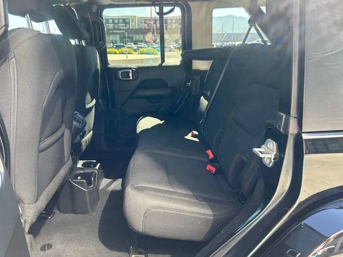 Used 2019 Jeep Wrangler Unlimited Sahara AWD/4WD image 26