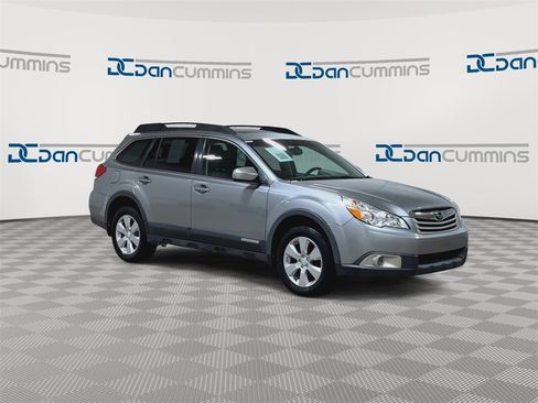 Used 2011 Subaru Outback 2.5i Premium image 2